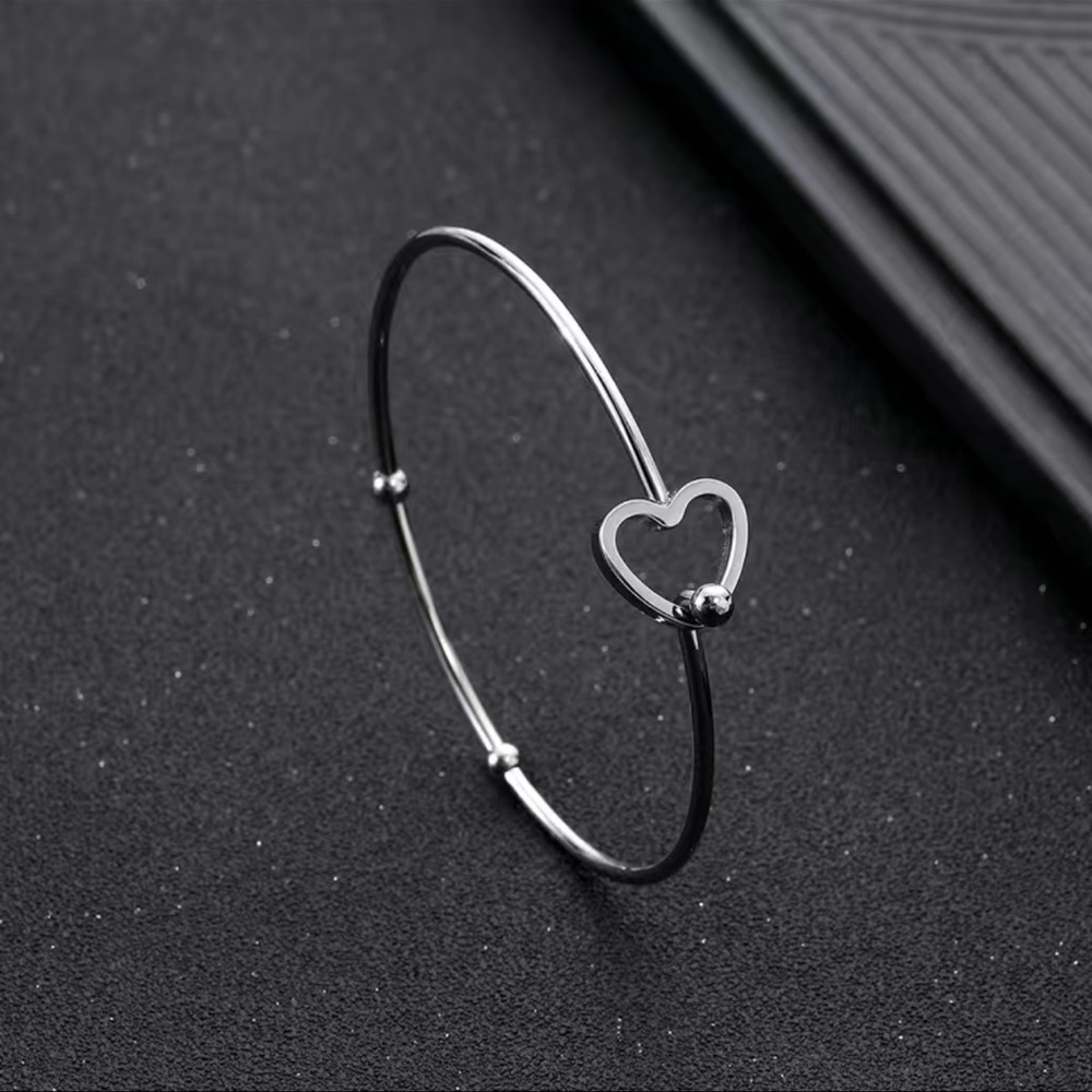 NWT 🩶 SILVER TITANIUM STAINLESS STEEL WIRE OPEN HEART BANGLE BRACELET OS